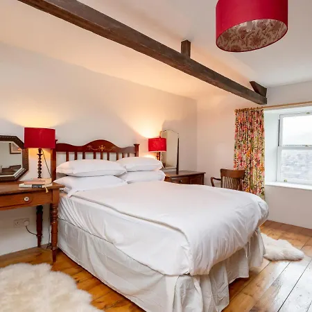 Hill View - Row Holiday home