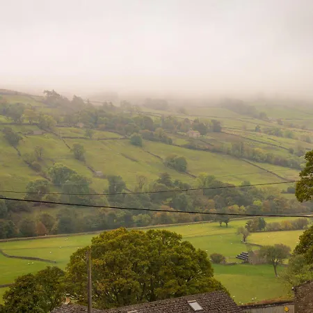 Hill View - Row